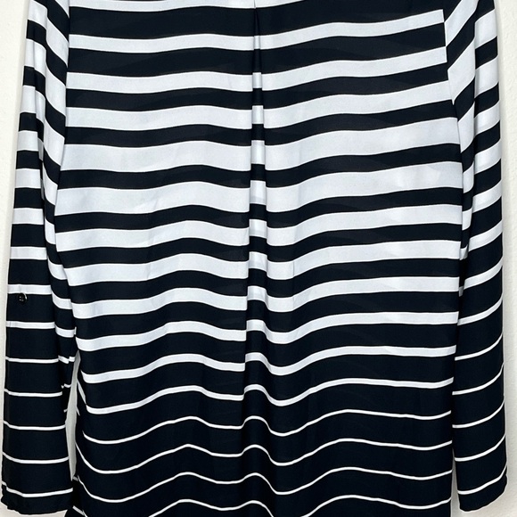 Susan Graver Weekend Black and White Striped Top size 8 , this brand fits big. - Picture 4 of 8